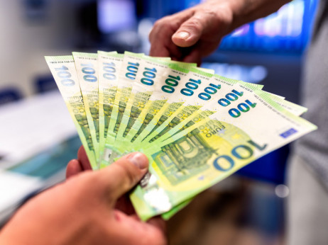 Povećana tražnja za evrima u menjačnicama, NBS uverava da nema razloga za paniku