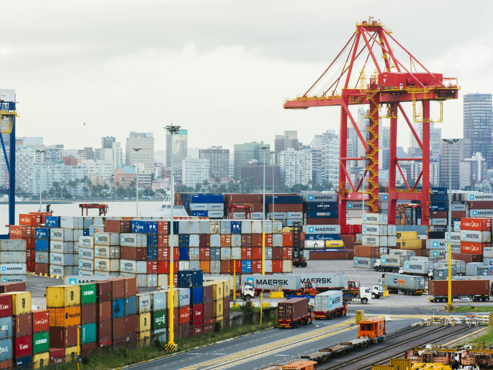 Nafta jača na krilima geopolitičkih tenzija i opreznog povećanja proizvodnje OPEC+