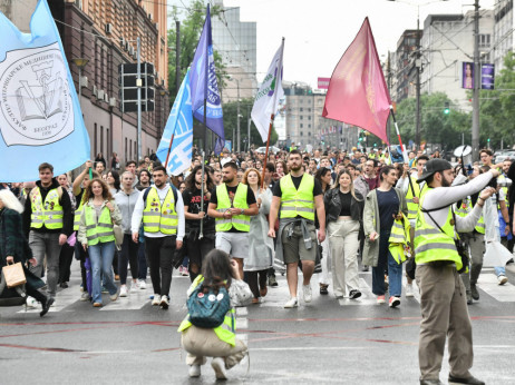 Studenti u blokadi, profesori i građani otpočeli protest ispred Vlade Srbije