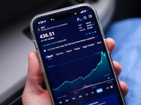 Šta znači kada je akcija skupa ili jeftina? Kratak vodič za PE i multiplikatore