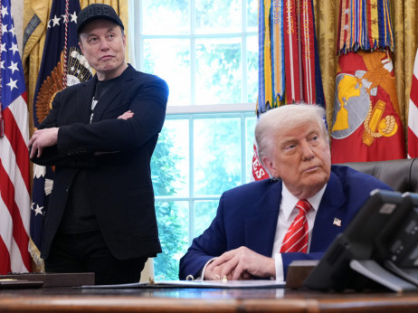 Akcije Tesle potonule posle svađe Muska i Trumpa