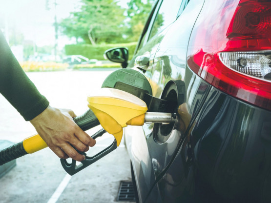 Cena benzina nepromenjena, dizel poskupeo za dva dinara na 221 dinar