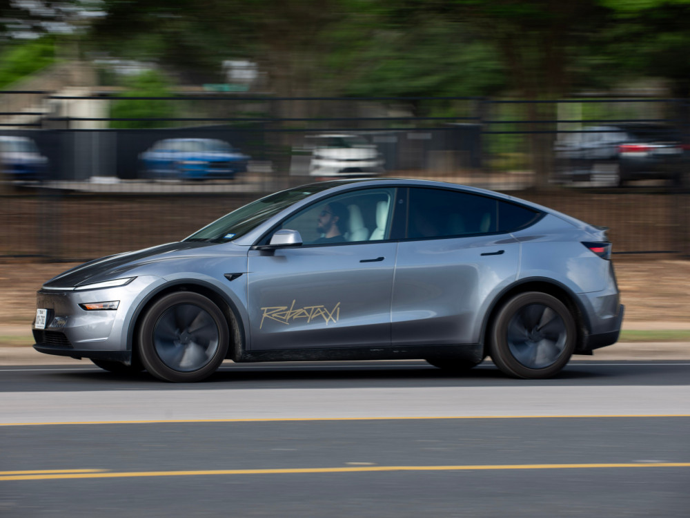 Tesla bez mnogo buke pokrenula dugo najavljivanu uslugu robotaksija