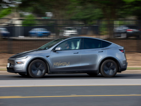 Tesla bez mnogo buke pokrenula dugo najavljivanu uslugu robotaksija
