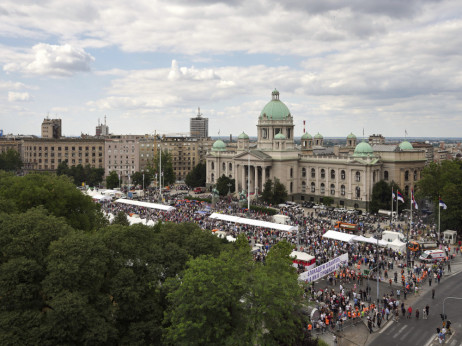 Vidovdan u znaku protesta, književne večeri i državne ceremonije