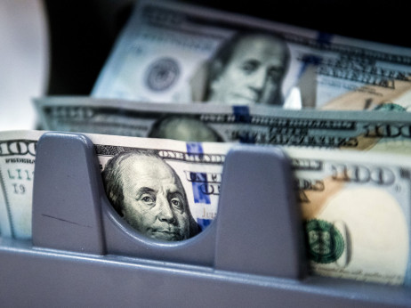Investitori se okreću dolaru dok Trump najavljuje carinske planove SAD