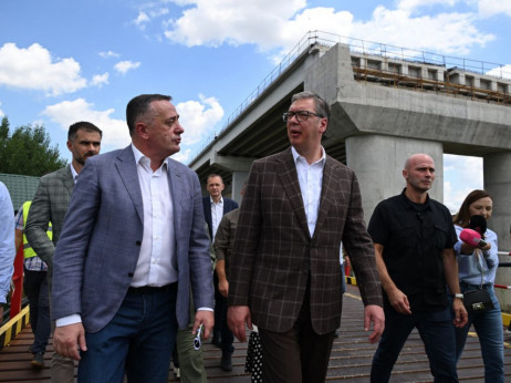 Vučić: Most na Dunavu "70 odsto završen"