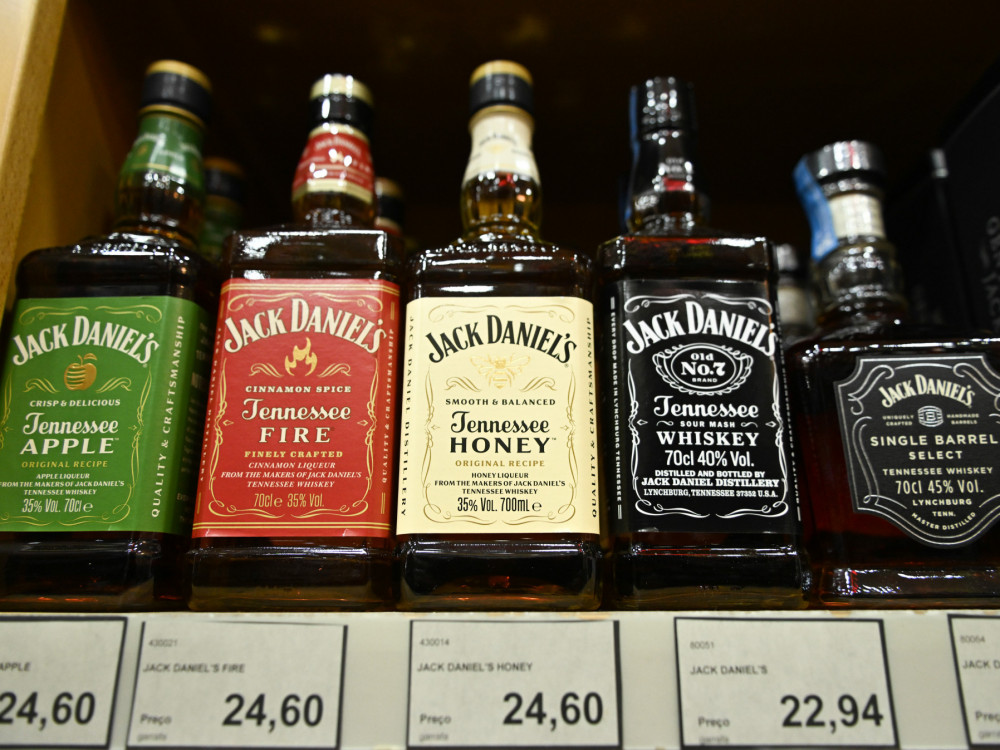 EU novim kontramerama cilja Boeing, američka kola i burbon