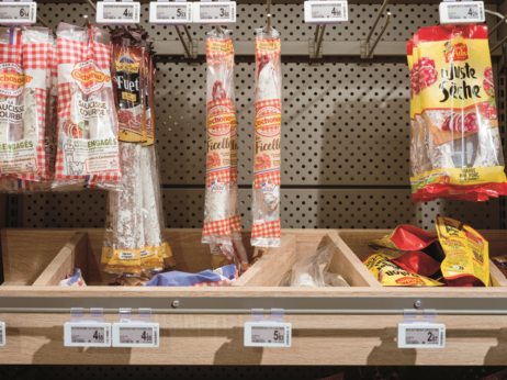 Mala zadovoljstva iz pariskog supermarketa -  čips raznih ukusa, bageti, deserti i šunke