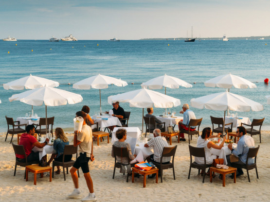 Ovog leta Jadran vapi za sezoncima - potrebno oko 90.000 radnika, plate idu do 3.000 evra