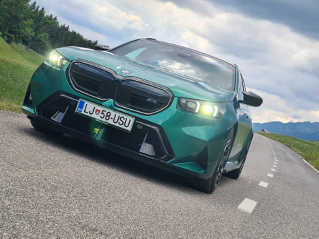 Testirali smo BMW M5 - kad pritisneš gas, misliš da su ostali automobili stali