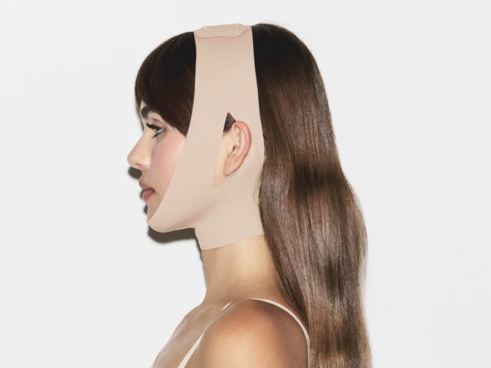 Kim Kardashian sada proizvodi i steznik za lice koji obećava lifting dok spavate