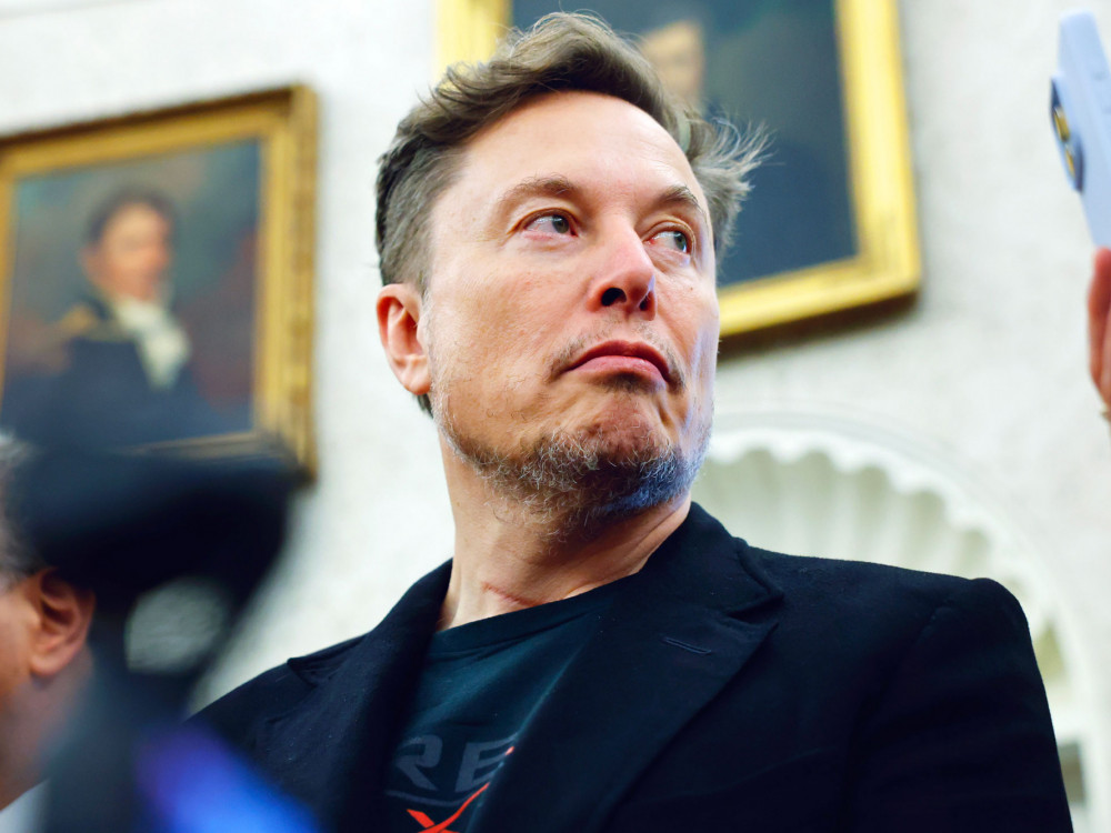Tesla čvrsto uz Muska – stiže nagrada u akcijama