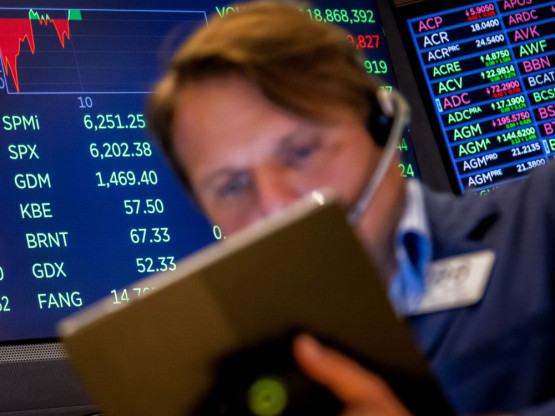 S&amp;P 500 na rekordu dok Ormuz gori - preti li rast nafte preko 100 dolara i tržišni šok?