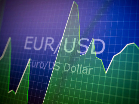 Najniži pad evra za sedam mjeseci dok kriza na tržištu nafte jača dolar