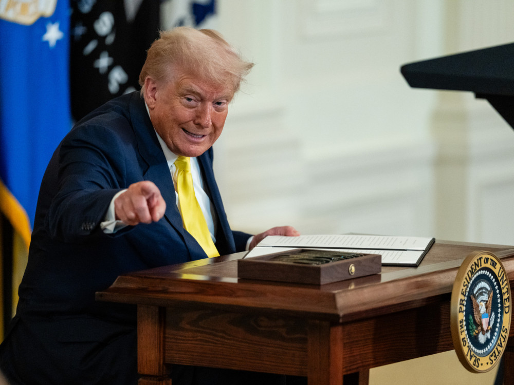 Ukratko iz sveta - Trump najavio nove carine i izvozna ograničenja za čipove