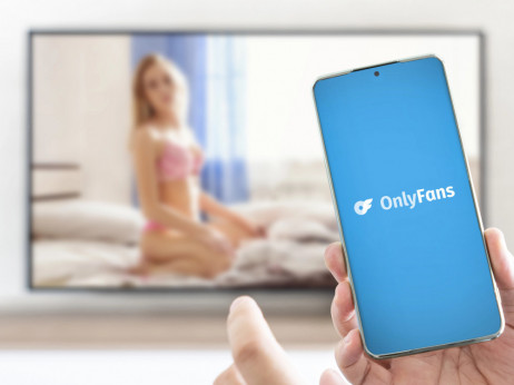 Koliko zaslužijo Slovenci na OnlyFans in kako visoke kazni jim piše Furs - prihajajo sveži podatki iz tujine