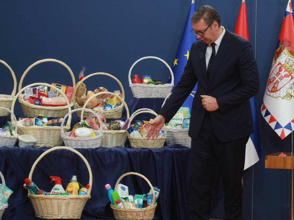 Vučić predstavio novi set ekonomskih mera, cene niže za oko 3.000 proizvoda