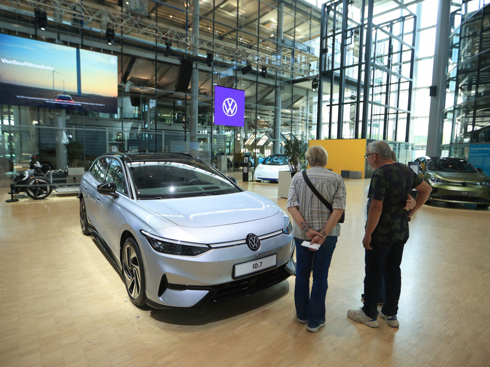 Skok prodaje automobila u Evropi, kupci se zagrevaju za EV