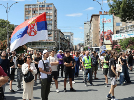 Komemorativna šetnja povodom 10 meseci od pada nadstrešnice