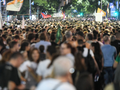 Komemorativna šetnja povodom 10 meseci od pada nadstrešnice