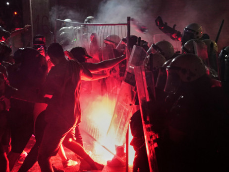 Protest u Novom Sadu-neredi u Kampusu, intervenisala policija