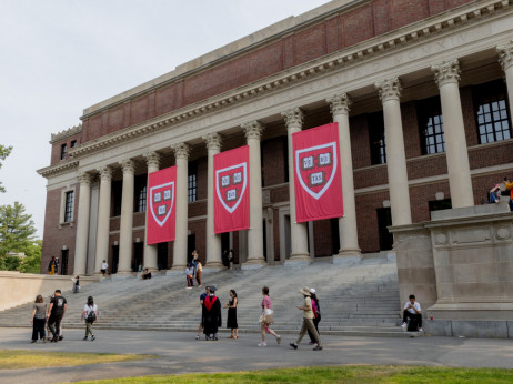 Na koje sve načine Trump napada Harvard