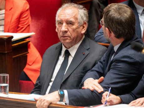 Francuski premijer na ivici da bude smenjen zbog budžeta