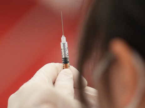 Farmaceutske kompanije pod pritiskom - SAD povezuju vakcinu protiv koronavirusa sa smrću dece