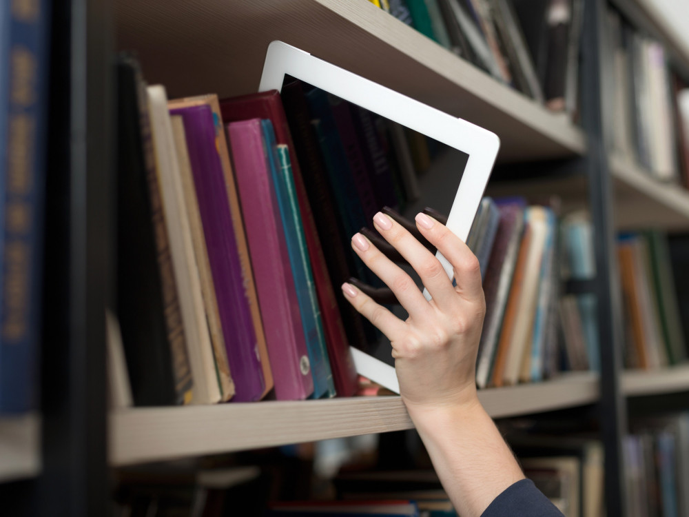 Srpski čitalac između polica i ekrana: fenomen BookTok zaludeo mlade