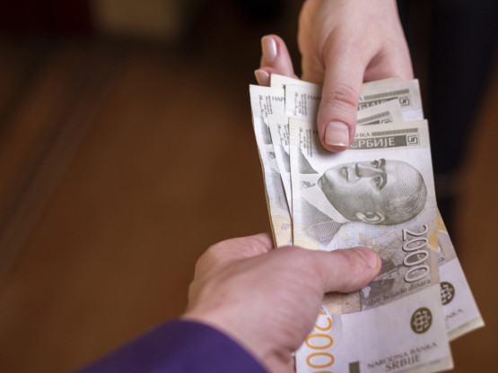 Blagi pad plata u odnosu na početak godine