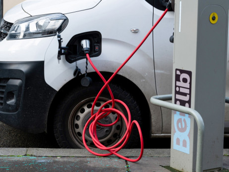 Raste prodaja automobila u Evropi, posebno EV i hibrida