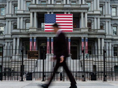 Zatvaranje američke vlade - 750.000 radnika bez posla, ključne službe rade kraće