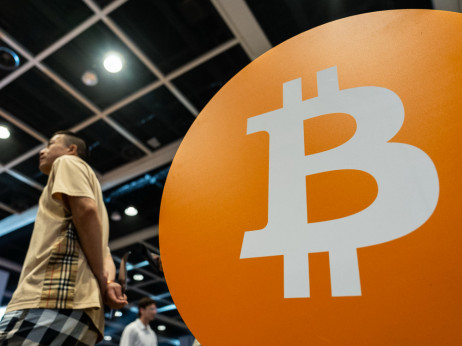 Kako je bitcoin mahnito poleteo na krilima priče o devalvaciji dolara