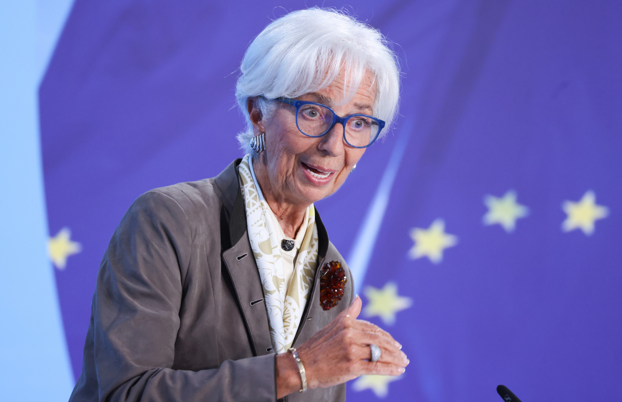 ECB zadržava kamatne stope, uoči decembarskih projekcija o inflaciji