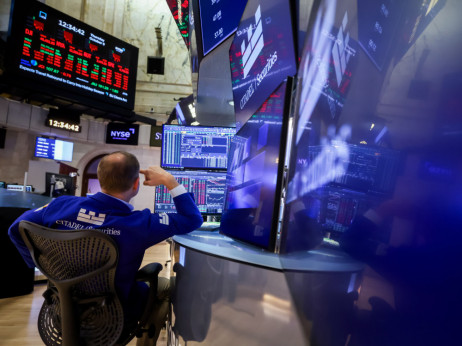 Akcije rastu nakon Powellovih izjava koje jačaju prognoze za Fed