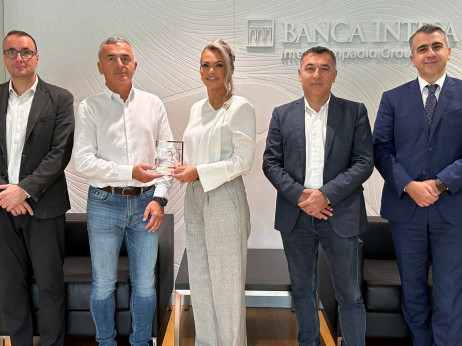 Banca Intesa investirala u obveznice kompanije Bexexpress