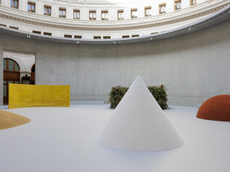 Zašto je minimalizam sve važniji u luksuznoj modi i umetnosti