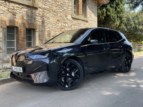 Test BMW iX Drive60: Bavarska avangarda uzvraća udarac