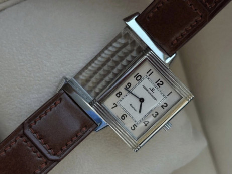 Mali sat, velika izjava stila