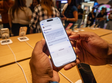 Apple blizu dogovoru od skoro milijardu dolara za korišćenje Google AI za Siri