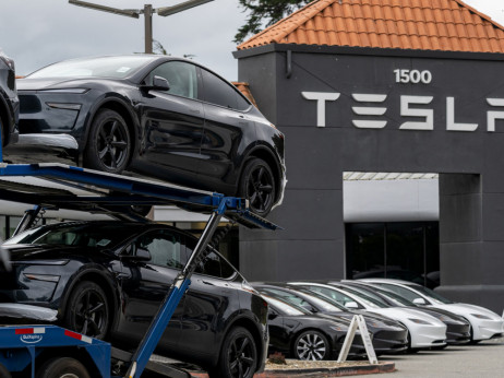 Teslini akcionari odobrili paket isplate od bilion dolara za Elona Muska