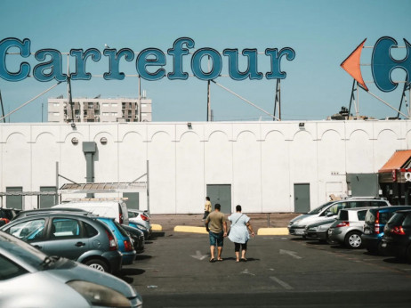 Milijarder Saadé kupuje udeo u Carrefouru dok se Peninsula povlači