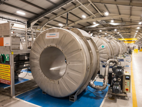 Siemens smanjuje udeo u Healthineersu, očekuje pritisak jakog dolara na rezultate