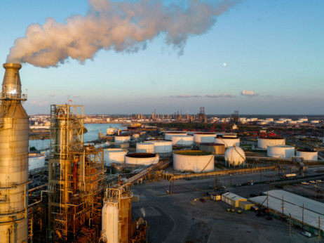 Odličan je trenutak da imate rafineriju - ali znatno manje dobar da sipate gorivo na pumpi