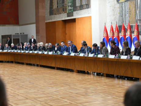 Sednica vlade u toku: Vučić o poziciji Srbije u 'podeljenom svetu'