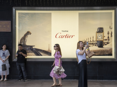 Tržište luksuzne robe trebalo bi da se vrati na rast 2026. godine, predviđa Bain