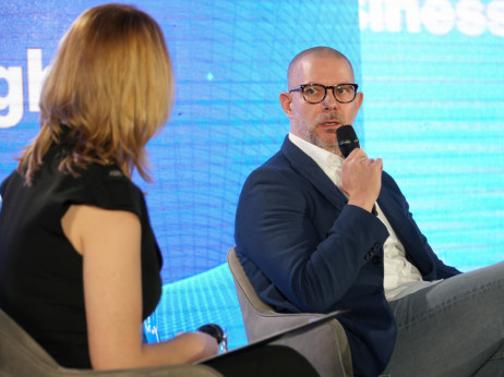 Bajer: 'AI asistenti definitivno neće zameniti junior programere'