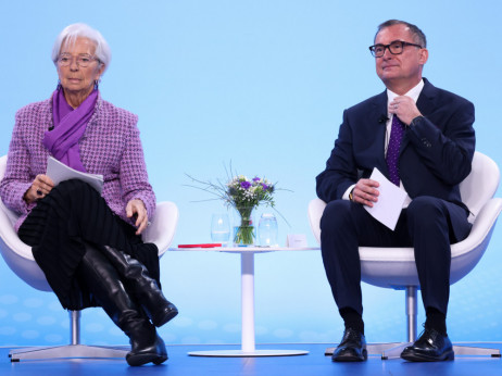 Zvaničnici ECB gledaju dalje od inflacije ka većim pretnjama za Evropu