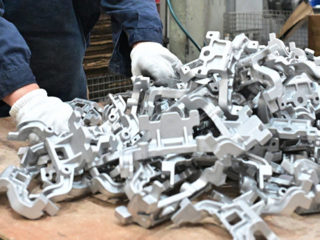 Nakon invazije kineskih EV, nemačke proizvođače pritiska još i priliv jeftinih auto-delova